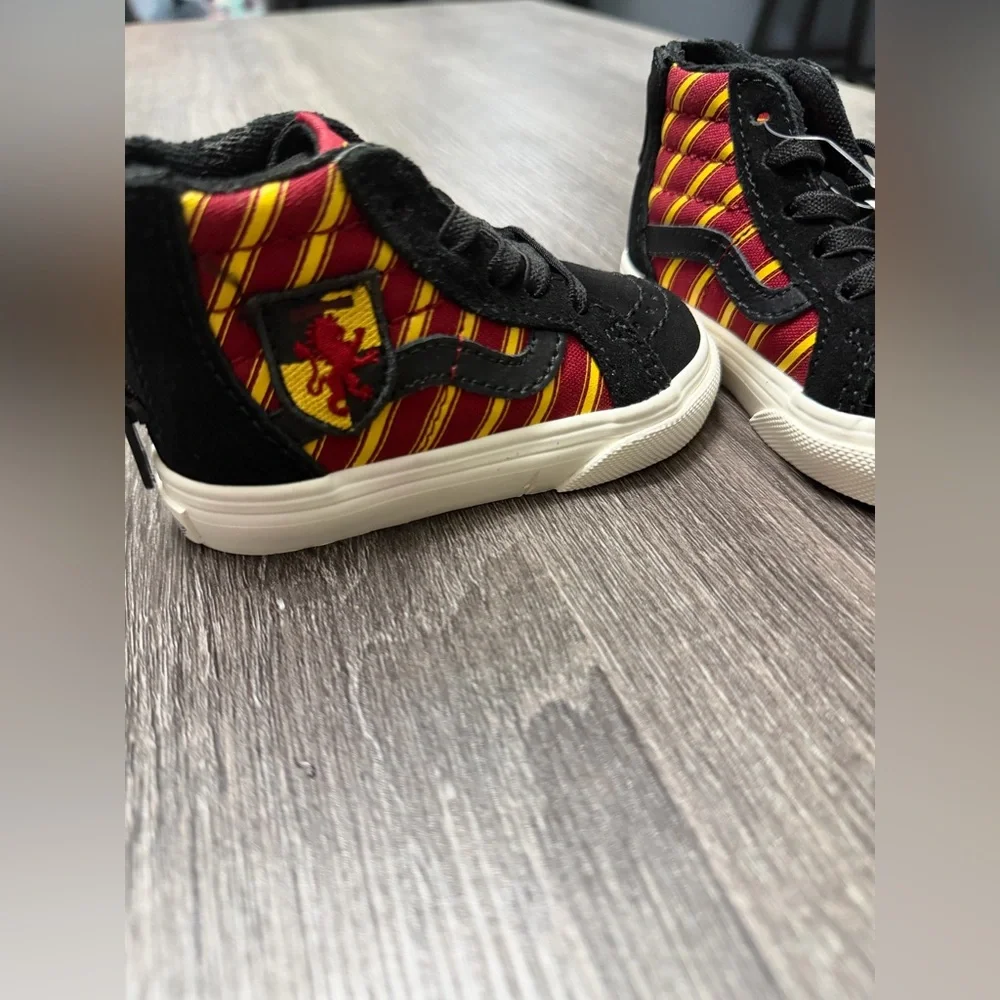 Vans x Harry Potter Sk8-Hi "Gryffindor" toddler shoes NWT-Small marker mark - Picture 3 of 6